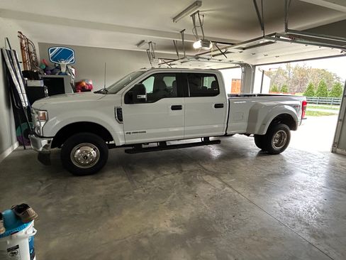 Used 2022 Ford F350 XLT image 4