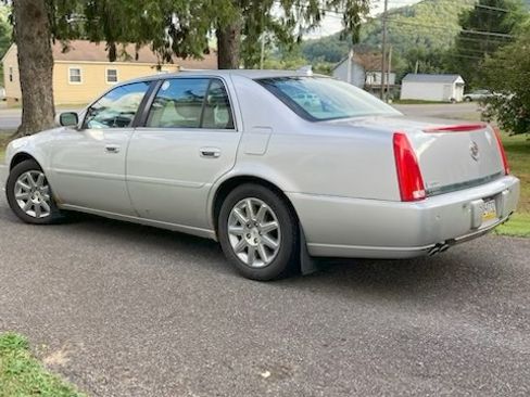 Used 2011 Cadillac DTS Premium image 2