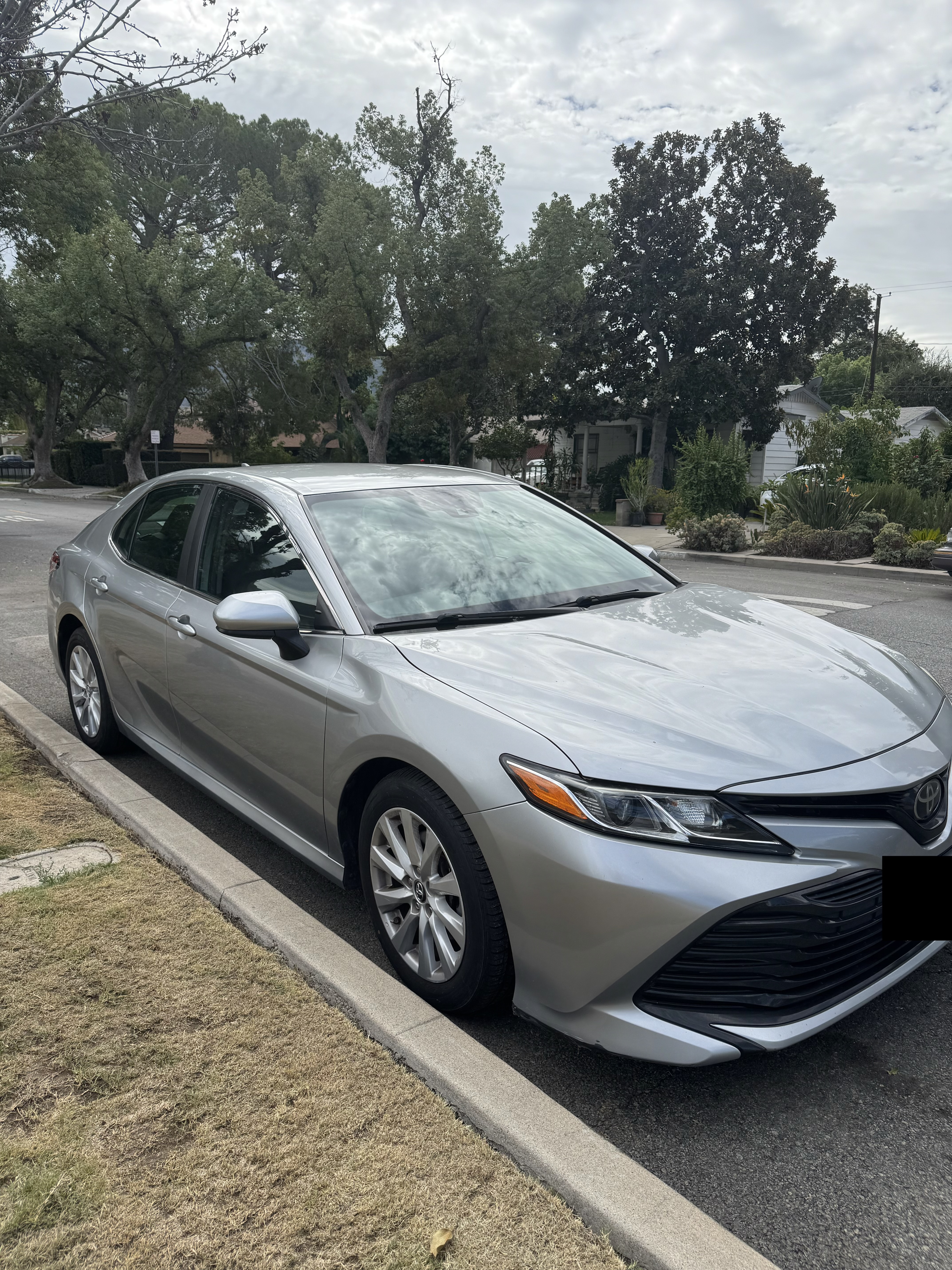 Used 2019 Toyota Camry LE FWD image 2