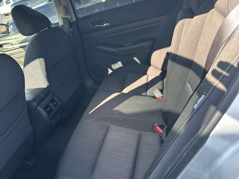 Used 2019 Nissan Altima 2.5 SV image 2