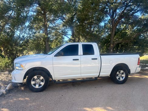 Used 2017 RAM 1500 Express image 2