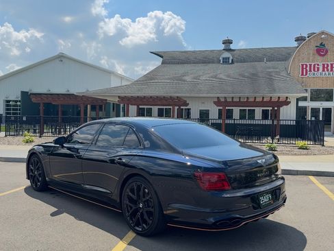 Used 2024 Bentley Flying Spur V8 image 5