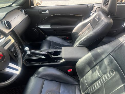 Used 2005 Ford Mustang GT Premium image 42
