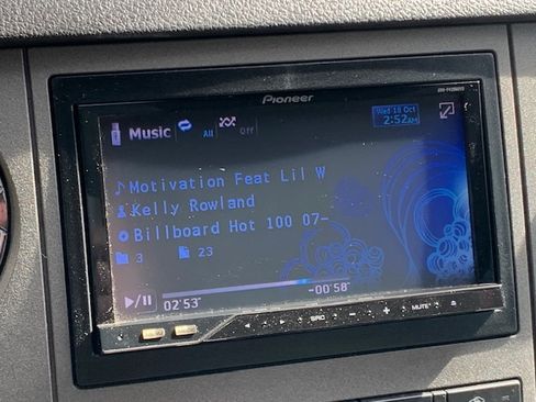 Used 2011 Ford F250 XLT w/ XLT Premium Pkg image 17