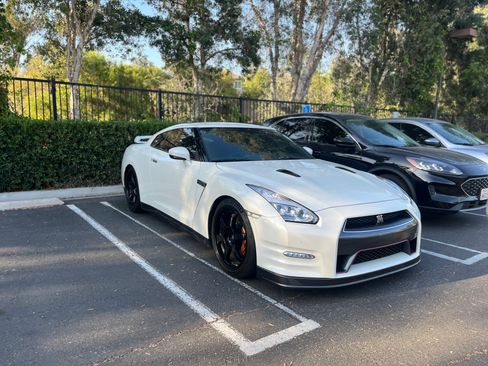 Used 2014 Nissan GT-R Premium image 15