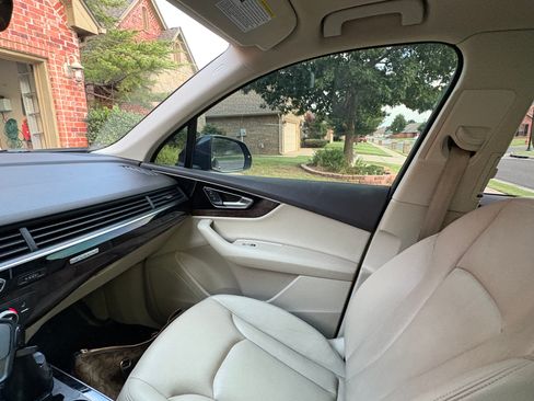 Used 2018 Audi Q7 3.0T Premium AWD/4WD image 12