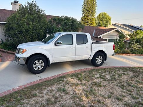 Used 2007 Nissan Frontier NISMO AWD/4WD image 7