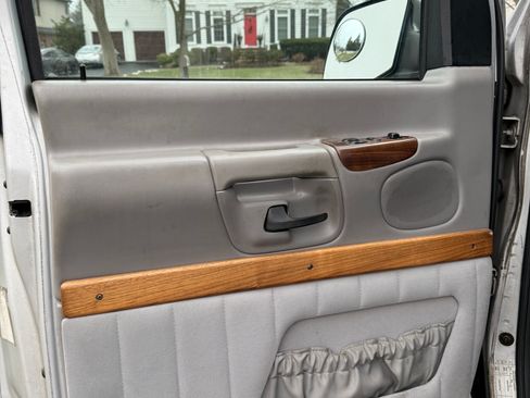 Used 2000 Ford E-150 and Econoline 150 Van image 6