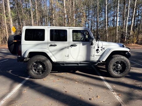 Used 2011 Jeep Wrangler Unlimited Sport image 6