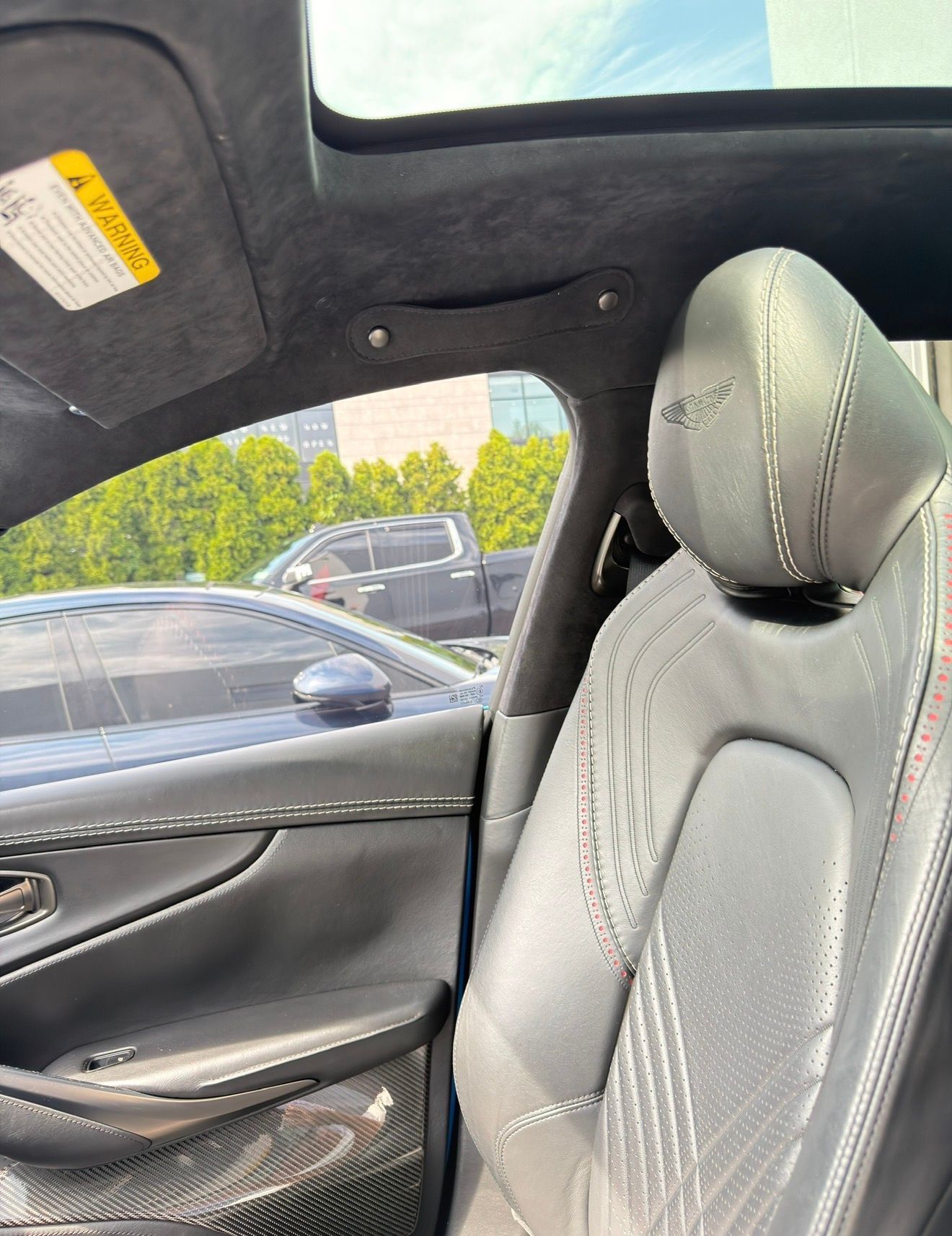 Used 2021 Aston Martin DBX AWD/4WD image 22