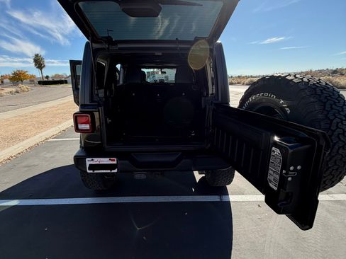 Used 2018 Jeep Wrangler Unlimited Sport image 15