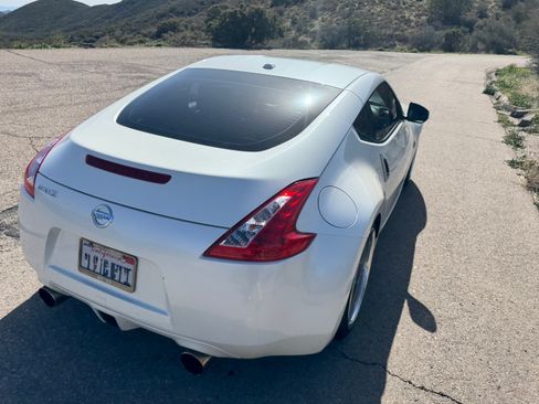Used 2009 Nissan 370Z Touring RWD image 5