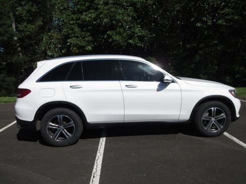 Used 2016 Mercedes-Benz GLC 300 image 2