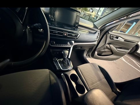 Used 2023 Kia Seltos S image 2