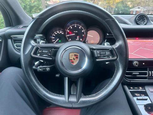 Used 2023 Porsche Macan image 18