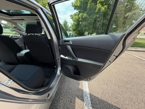 Used 2011 MAZDA MAZDA3 i Touring FWD image 13
