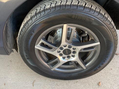 Used 2010 Toyota Sienna XLE image 8