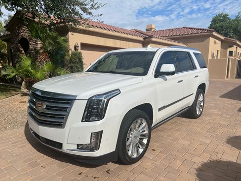 Used 2019 Cadillac Escalade Platinum AWD/4WD image 8
