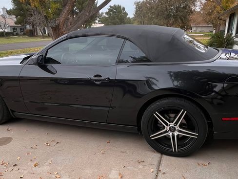 Used 2013 Ford Mustang Convertible image 8