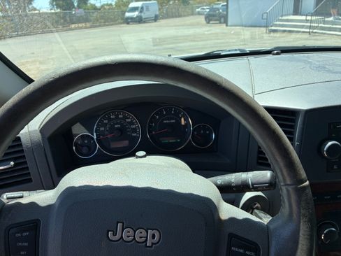 Used 2007 Jeep Grand Cherokee Limited w/ Trailer Tow Group IV RWD image 10