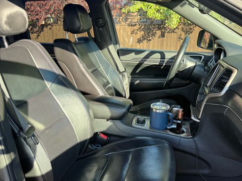 Used 2017 Jeep Grand Cherokee Limited w/ Luxury Group II image 28