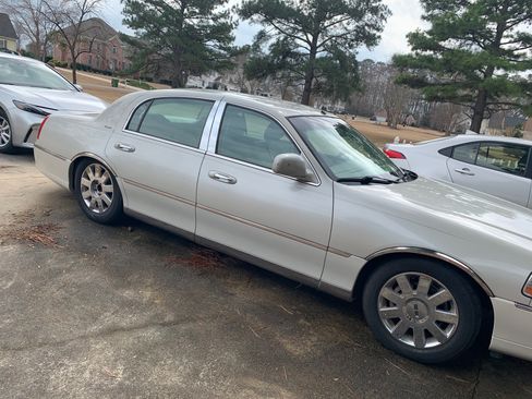 Used 2007 Lincoln Town Car Designer Series image 13