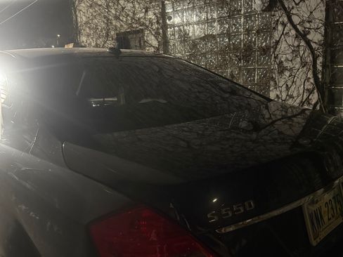 Used 2010 Mercedes-Benz S 550 4MATIC image 4