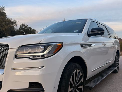 Used 2023 Lincoln Navigator L Reserve image 1