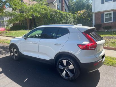 Used 2019 Volvo XC40 T5 Momentum