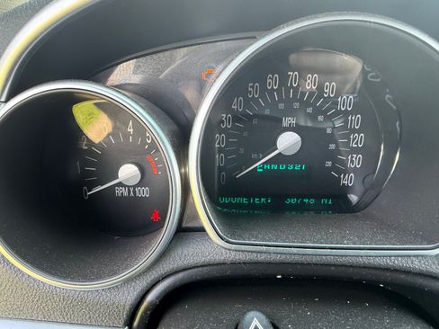 Used 2004 Chevrolet SSR w/ Preferred Equipment Group RWD image 9