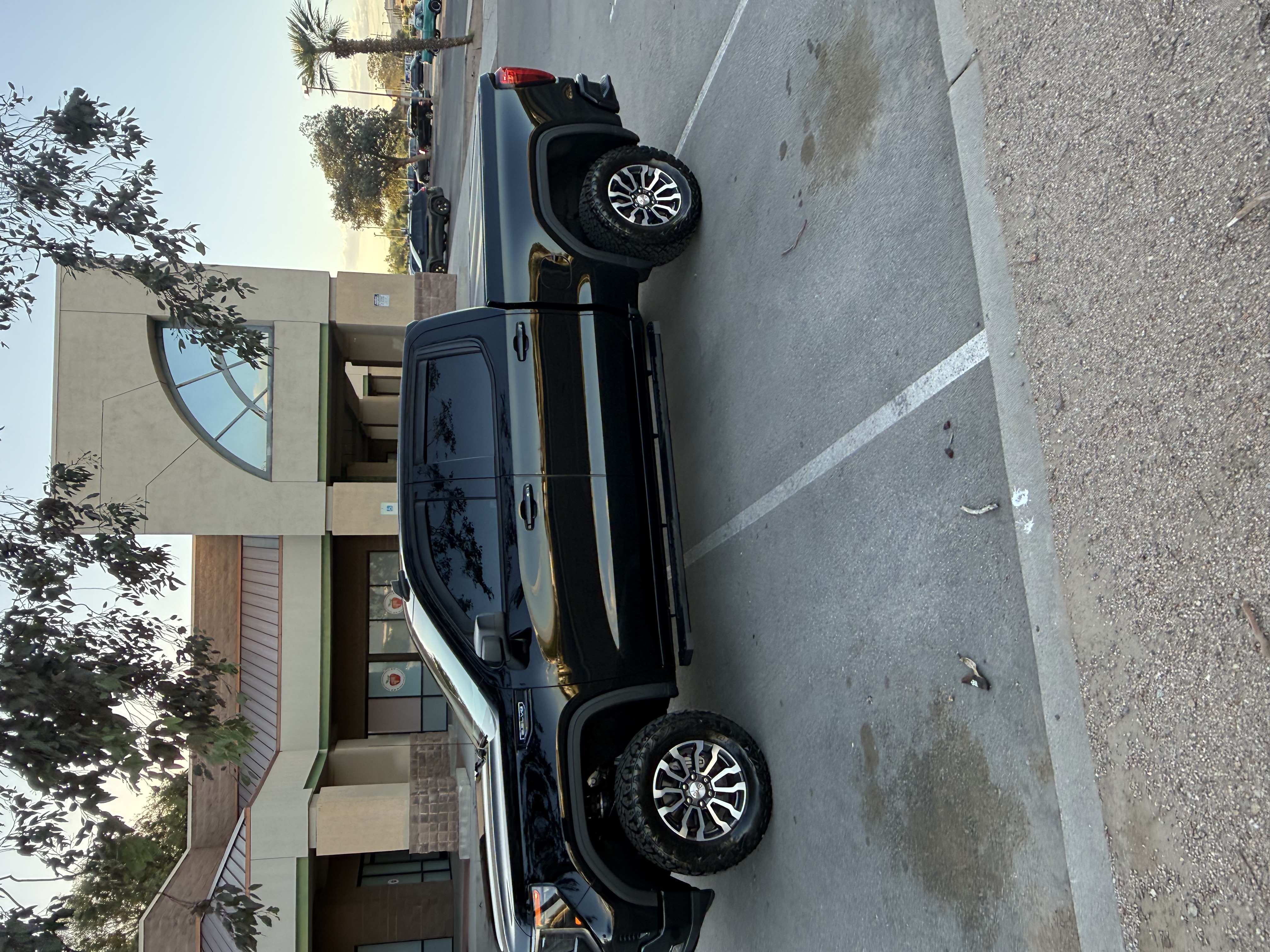 Used 2023 GMC Sierra 1500 Elevation AWD/4WD image 1