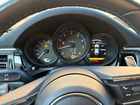 Used 2024 Porsche Macan Turbo image 2