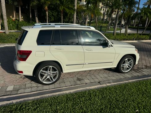 Used 2011 Mercedes-Benz GLK 350 GLK 350 Sport Utility 4D image 4