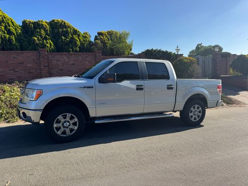 Used 2013 Ford F150 XLT w/ Luxury Equipment Group RWD image 15