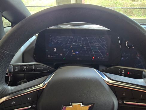 Used 2025 Chevrolet Equinox EV LT image 13