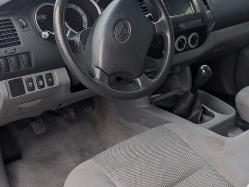 Used 2011 Toyota Tacoma 4x4 Regular Cab image 3