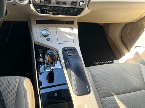 Used 2014 Lexus ES 350 w/ Premium Package FWD image 15