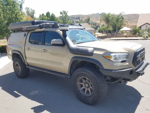 Used 2018 Toyota Tacoma TRD Off-Road image 6