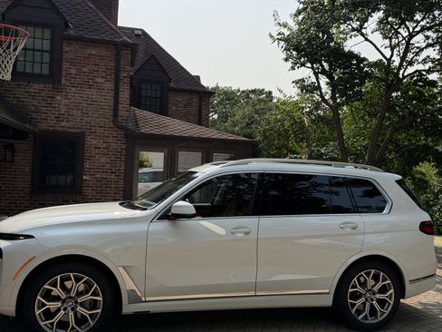 Used 2025 BMW X7 xDrive40i w/ Premium Package AWD/4WD image 6