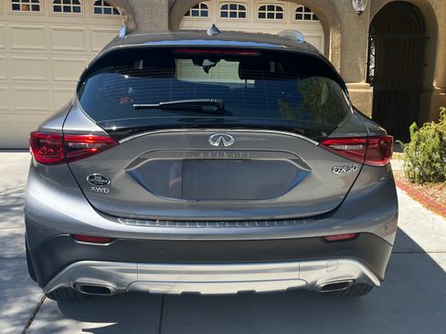 Used 2018 INFINITI QX30 Premium w/ Technology Package AWD/4WD image 6