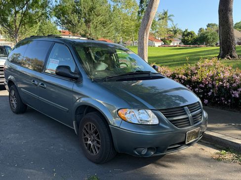 Used 2006 Dodge Grand Caravan SXT image 1