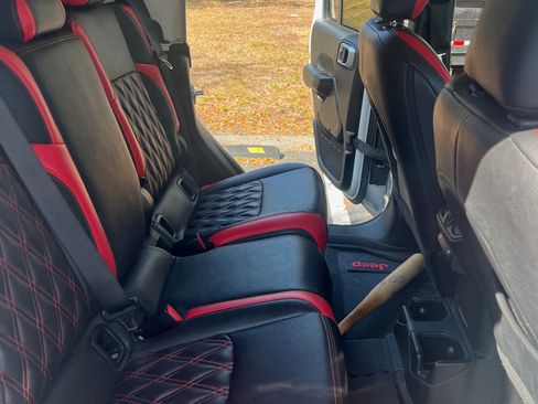 Used 2020 Jeep Gladiator Sport w/ Quick Order Package 24S image 9