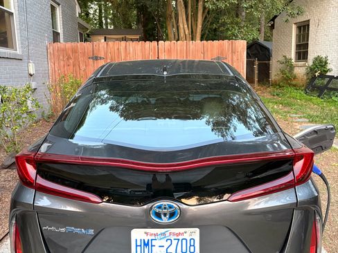 Used 2017 Toyota Prius Prime Premium image 14