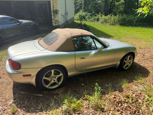 Used 2002 MAZDA MX-5 Miata SE RWD image 4