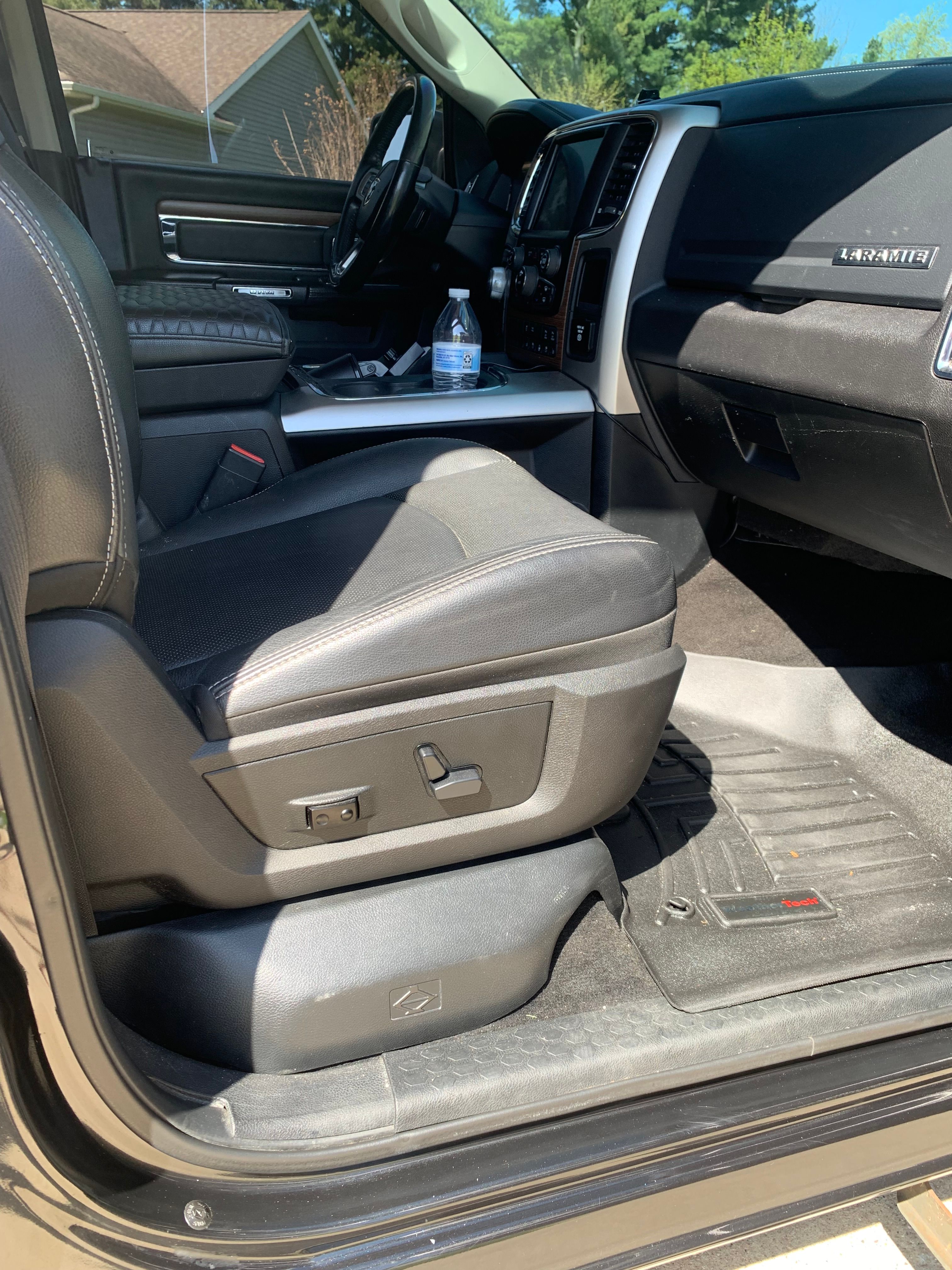Used 2017 RAM 1500 Laramie w/ Convenience Group AWD/4WD image 25