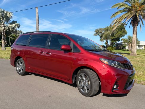 Used 2019 Toyota Sienna SE Premium image 11