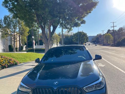 Used 2022 BMW X6 xDrive40i w/ Executive Package image 4