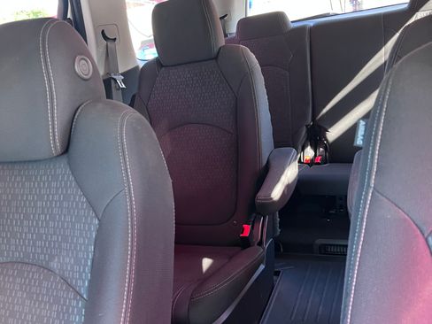 Used 2016 GMC Acadia SLE image 5