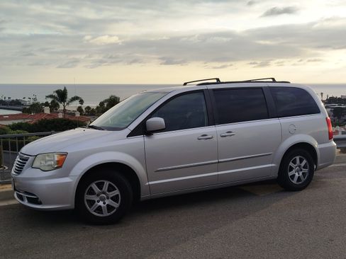 Used 2012 Chrysler Town & Country Touring w/ Entertainment Group #1 image 1