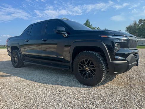Used 2024 Chevrolet Silverado EV W/T AWD/4WD image 8